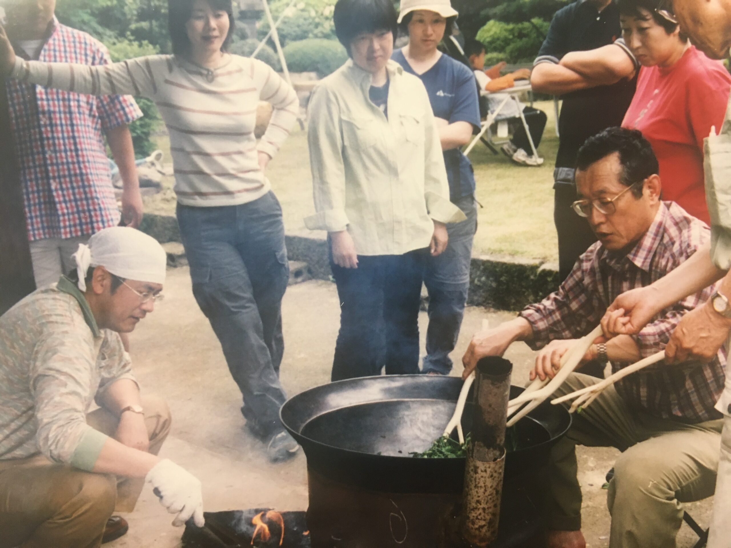 お茶づくりの師匠吉田忠司の意思を受け継ぎえかきが作る自然栽培の釜炒り茶