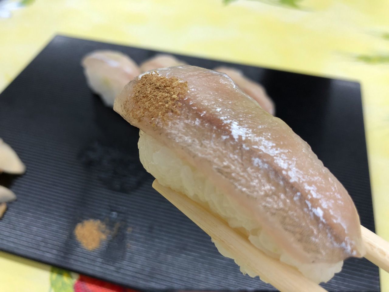日本酒のおつまみはししゃもでしょ柳葉魚と書き北海道の太平洋に生息