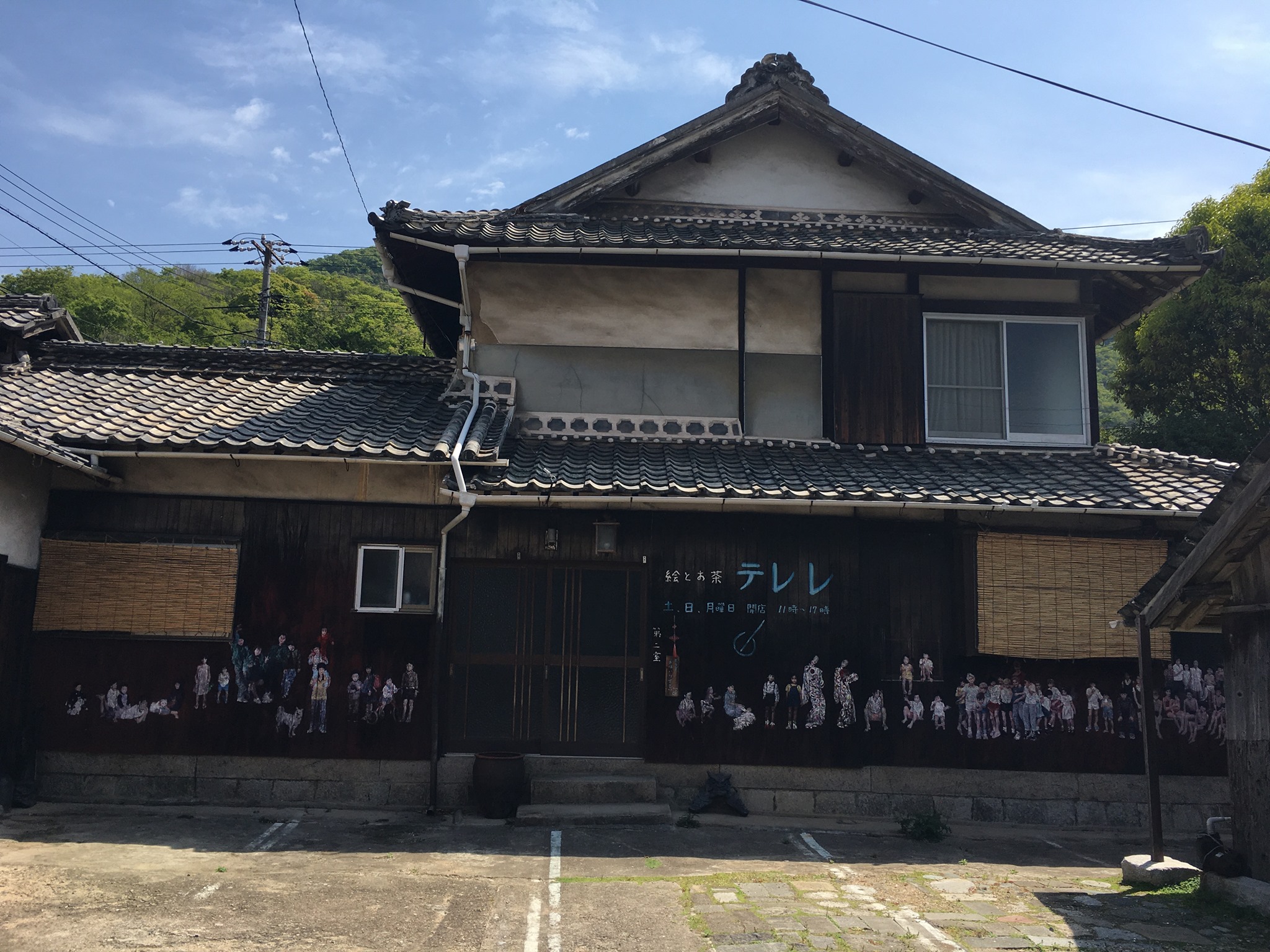 画廊喫茶テレレは小川憲一豊実（おがわけんいちほうじつ）の絵を展示